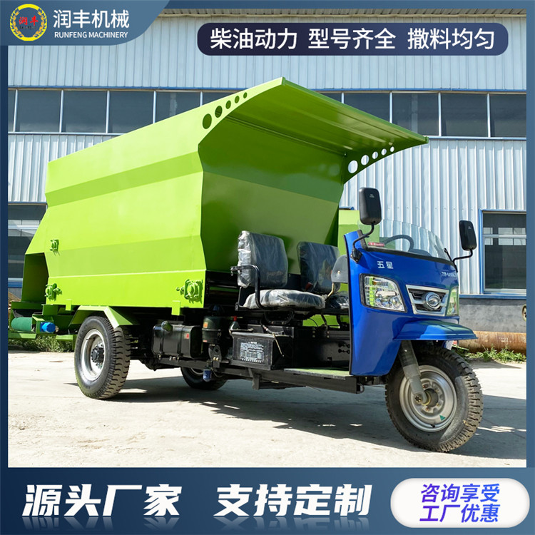 养殖青贮草料撒料车 干湿稻草饲料喂料机 牛场青储撒草车