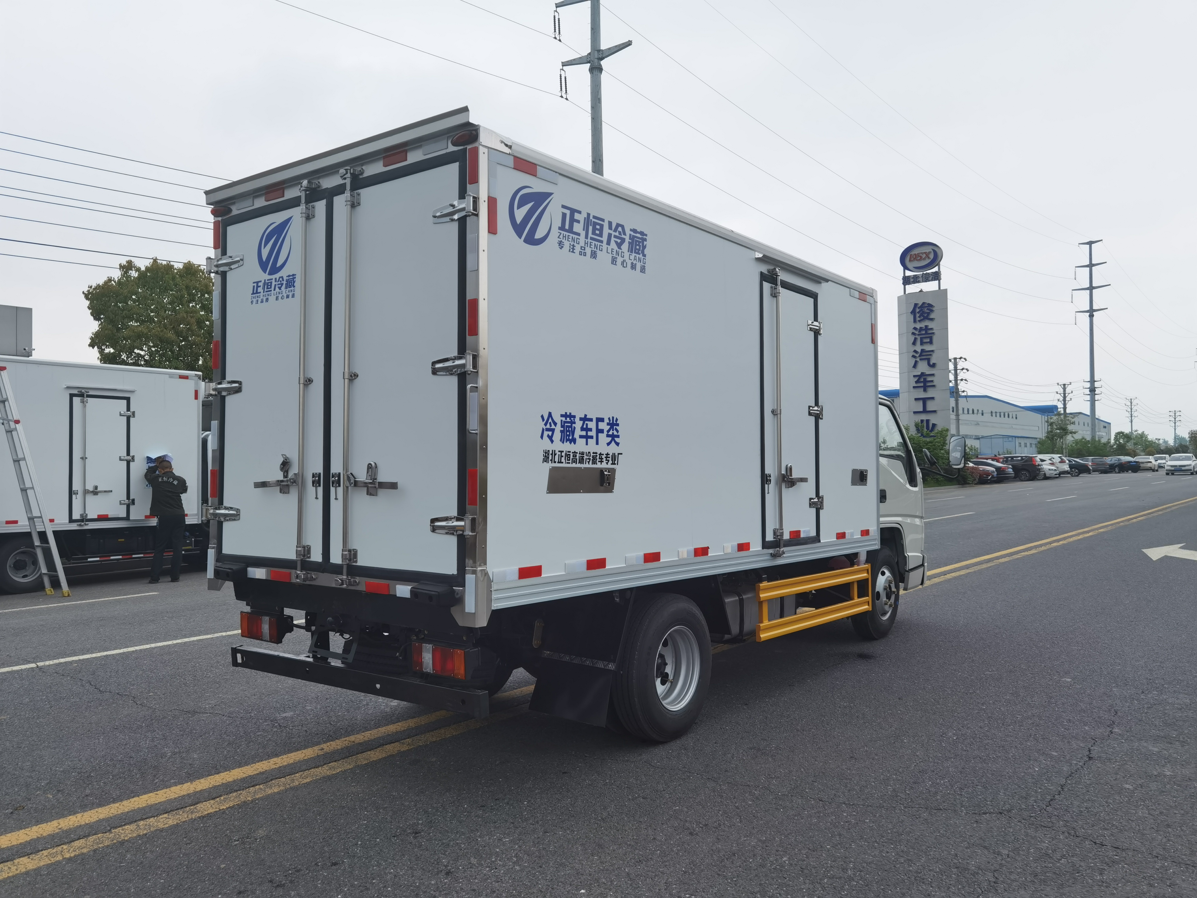 江铃4米2冷藏车  冷藏运输车价格